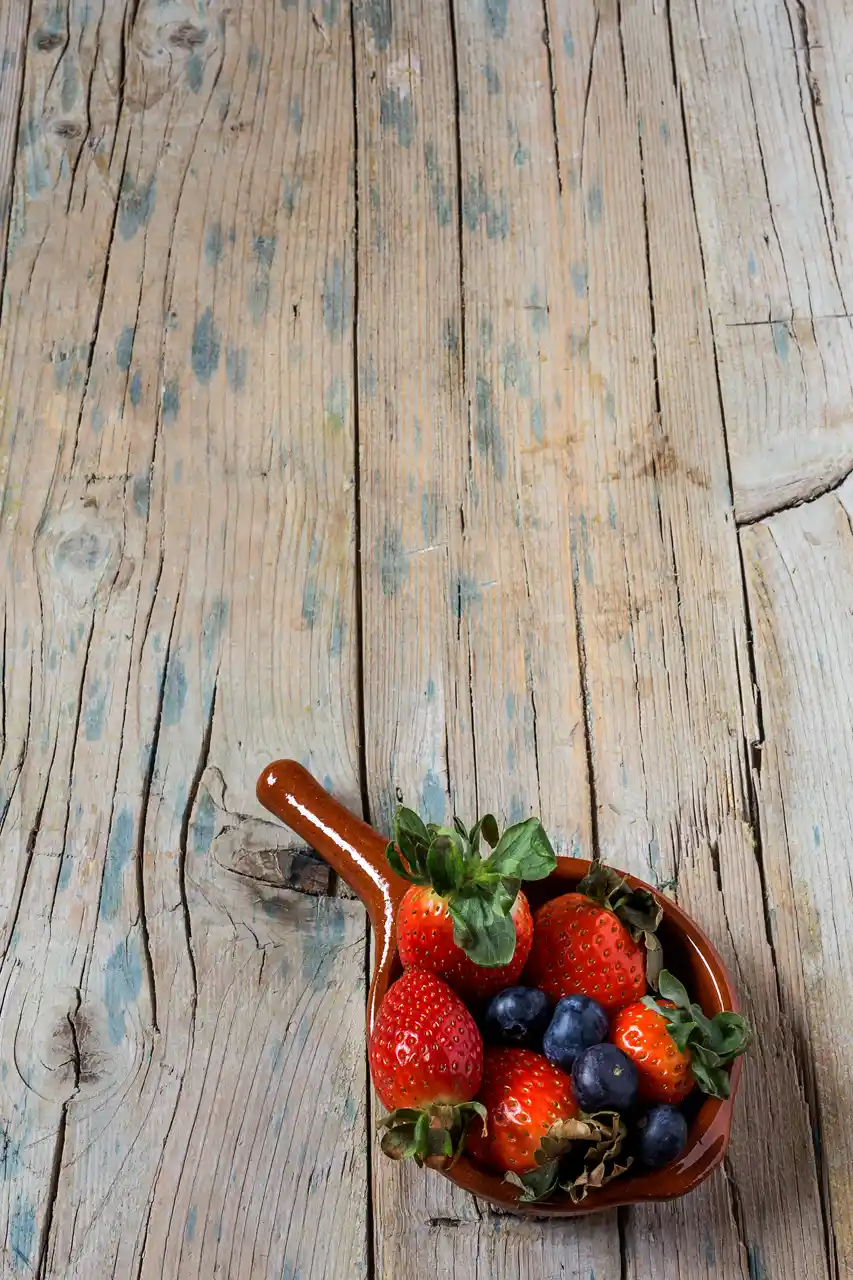 Fresh strawberries in a bowl